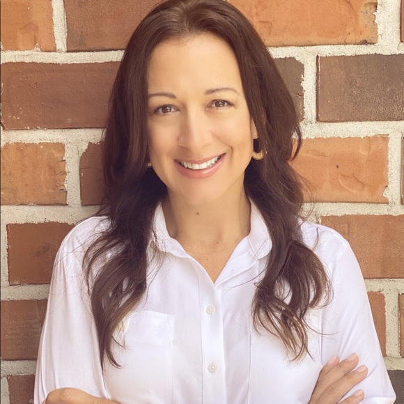 Meet your Posher, Kristin - Picture 2 of 2